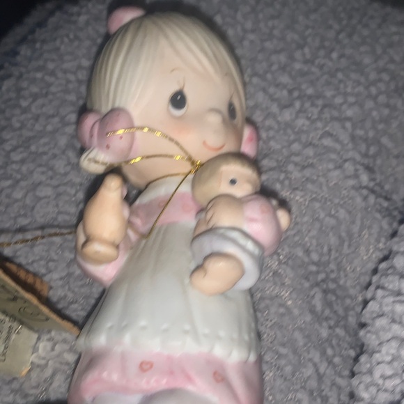 -1967 Precious Moments Fine Porcelain JESUS IS THE LIGHT Pink & Cream Figurine - Picture 5 of 10